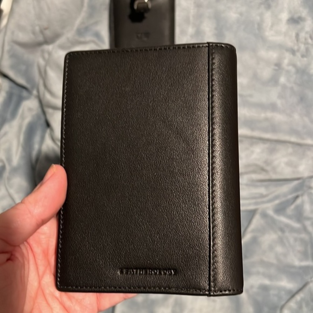 DW leatherworks passport holder and luggage tag - Picture 5 of 9